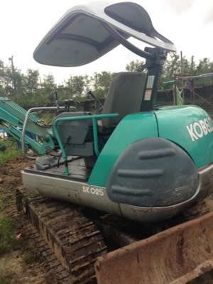 ขายรถแบคโฮ KOBELCO SK025 ขายรถแบคโฮ KOBELCO SK025