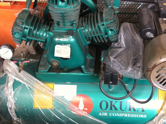 ป้็มลมยี่ห้อ 3 สูบ OKURA  มอเตอร์ 2 แรง ความจุถัง ไม่ทราบว่ากี่ ลิตร  ของใหม่ยังไม่ได้ใช