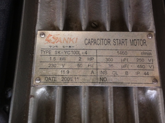 ป้็มลมยี่ห้อ 3 สูบ OKURA  มอเตอร์ 2 แรง ความจุถัง ไม่ทราบว่ากี่ ลิตร  ของใหม่ยังไม่ได้ใช