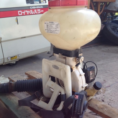 เครื่องพ่นเมล็ดพันธุ์พืชแบบสะพายหลัง (เก่าญี่ปุ่น) สภาพดีพร้อมใช้งาน เครื่องพ่นเมล็ดพันธุ์พืชแบบสะพายหลัง (เก่าญี่ปุ่น) สภาพดีพร้อมใช้งาน