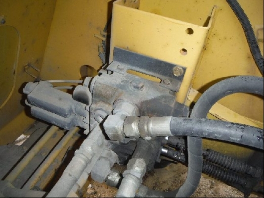 ขายแล้ว 1,050,000 บาท รถตักเก่านอกKomatsu WA100-3E สภาพดี ชั่วโมงการทำงานน้อย 3,498 hrs