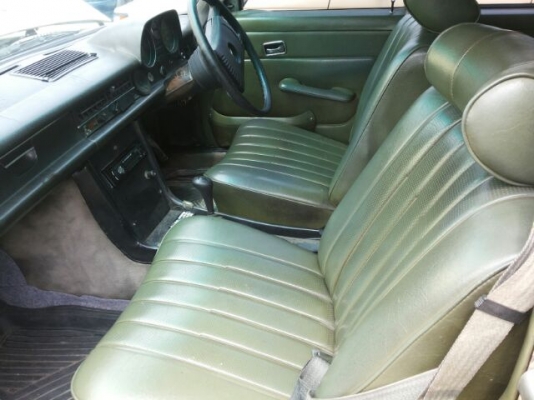 BENZ /8 ตาตั้ง คลาสสิค เครื่อง benz 300 D แน่นๆ แอร์เย็น ขายถูก