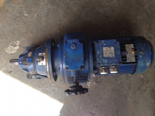 ขายมอเตอร์เกียร์ WAT 5.5 HP. 380 V แบบปรับรอบ เพลาออกได้ตั้งแต่ 150-40 รอบต่อนาทีโดยประมาณ สภาพสวย วิ่งนิ่ม พร้อมใช้งาน
