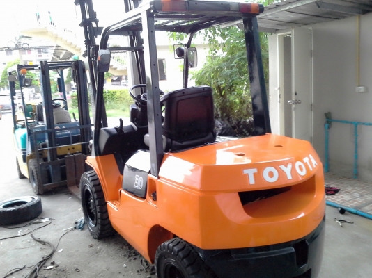 TOYOTA 7FD30 ขนาด3ตัน เสาสูง4เมตร เครื่องยนต์ดีเซล2Z เกียร์ธรรมดา ราคาต่อรองได้0816161541