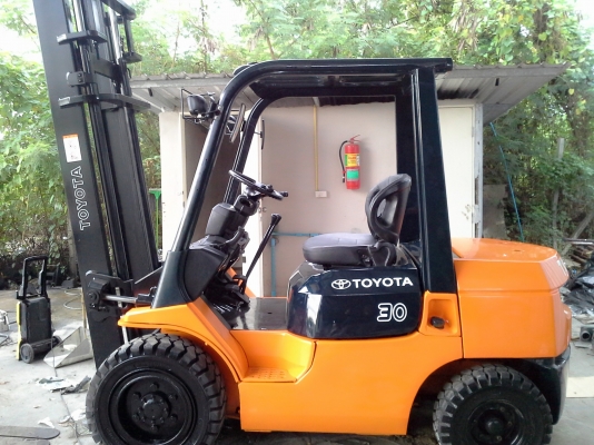 TOYOTA 7FD30 ขนาด3ตัน เสาสูง4เมตร เครื่องยนต์ดีเซล2Z เกียร์ธรรมดา ราคาต่อรองได้0816161541