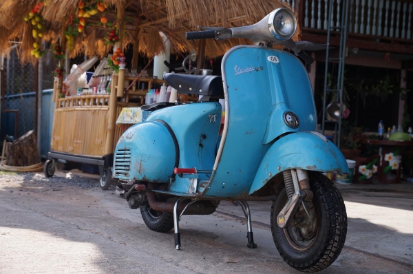 ขาย Vespa 64 อินเดียแห้ง ๆ เครื่อง แน่น โครตดี สตาทร์ติดง่าย ขับนิ่มมาก ระบบไฟ ออกครบ พร้อมใช้งาน ขับโชร์ แบบ เท้ ๆ เอาไป เติมน้ำมัน ใช้อย่างเดียวเลย สภาพโดยรวมตามรูป