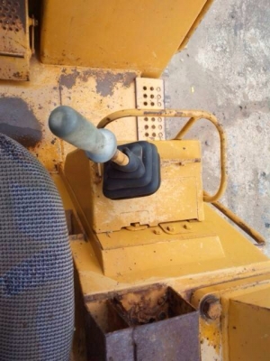 รถตักตีนตะขาบ Caterpilllar 953 3900ชม. นำเข้าเองจากอิตาลี สนใจโทร. 080-6565422