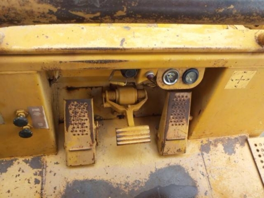 รถตักตีนตะขาบ Caterpilllar 953 3900ชม. นำเข้าเองจากอิตาลี สนใจโทร. 080-6565422