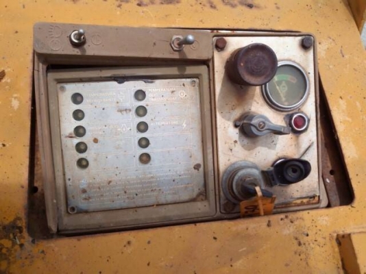 รถตักตีนตะขาบ Caterpilllar 953 3900ชม. นำเข้าเองจากอิตาลี สนใจโทร. 080-6565422