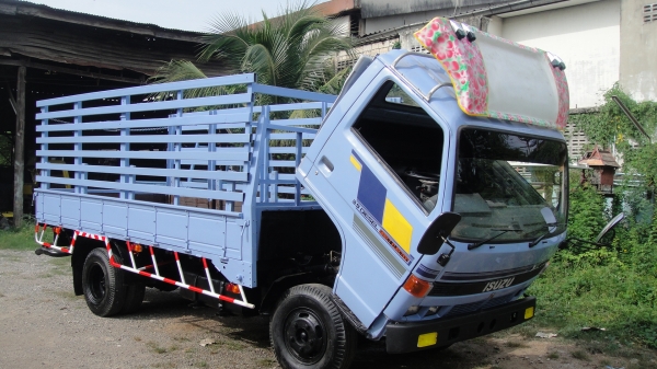 ISUZU NPR เครื่องดี ยางดี คัสฃีสวย พร้อมใช้ ISUZU NPR เครื่องดี ยางดี คัสฃีสวย พร้อมใช้