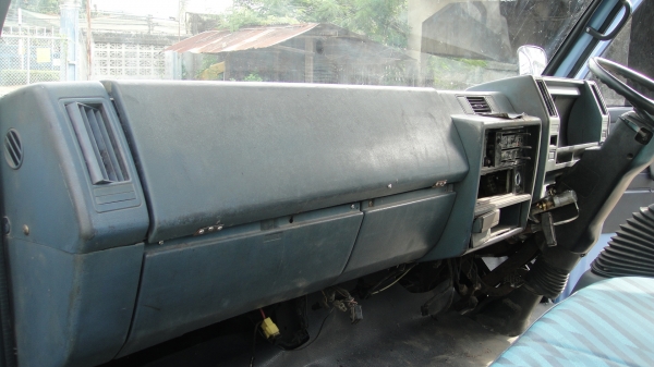 ISUZU NPR เครื่องดี ยางดี คัสฃีสวย พร้อมใช้ ISUZU NPR เครื่องดี ยางดี คัสฃีสวย พร้อมใช้