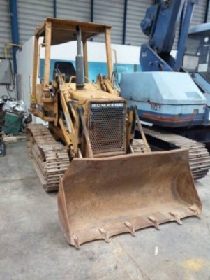 รถดันดิน Komatsu D21S-6 S/N: 60265 นำเข้าเองจากอิตาลี สนใจโทร. 080-6565422 (หนิง)