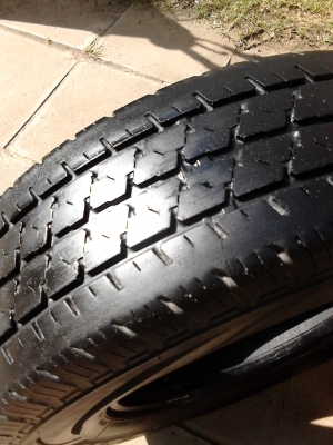 195R14   BRIDGESTONE LEO 677  โทร.081-427-3941