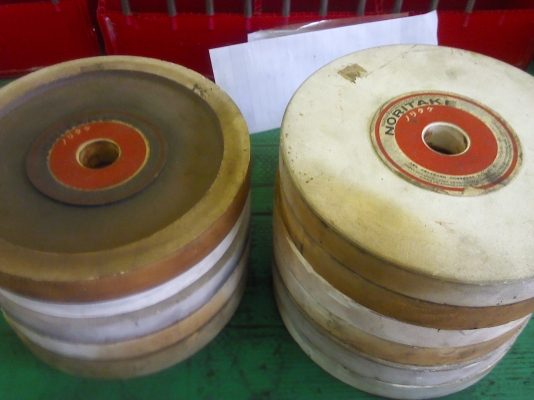 หินเจียร์สีขาว ใช้ใส่กับมอเตอร์หินเจียร์ได้เลยมีหลายเบอร์ให้เลือกรายละเอียดตามรูป