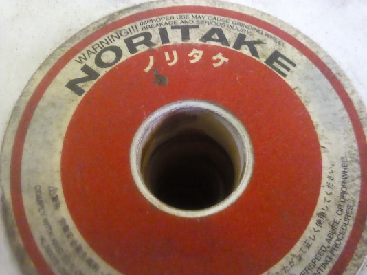 หินเจียร์สีขาว ใช้ใส่กับมอเตอร์หินเจียร์ได้เลยมีหลายเบอร์ให้เลือกรายละเอียดตามรูป