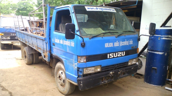 รถหกล้อ ISUZU ELF รถปี 38