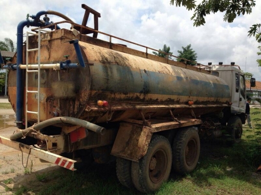 รถฮีโน่ 10  ล้อดั้ม 320 แรงม้า. ปี 48  ( ขายคู่ รถน้ำ. )  สนใจติดต่อ 081 - 6079515