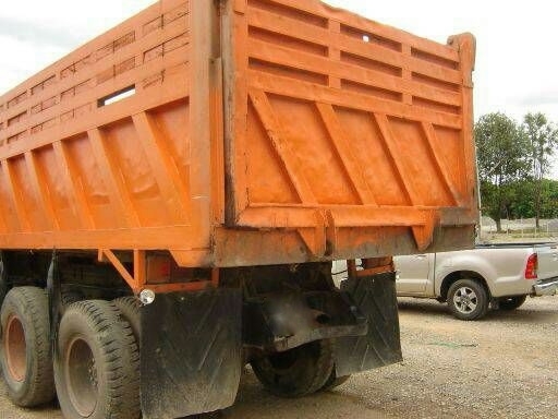 รถฮีโน่ 10  ล้อดั้ม 320 แรงม้า. ปี 48  ( ขายคู่ รถน้ำ. )  สนใจติดต่อ 081 - 6079515