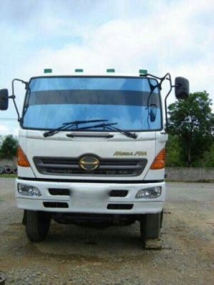 รถฮีโน่ 10  ล้อดั้ม 320 แรงม้า. ปี 48  ( ขายคู่ รถน้ำ. )  สนใจติดต่อ 081 - 6079515