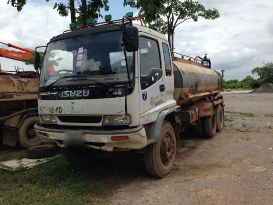 รถฮีโน่ 10  ล้อดั้ม 320 แรงม้า. ปี 48  ( ขายคู่ รถน้ำ. )  สนใจติดต่อ 081 - 6079515