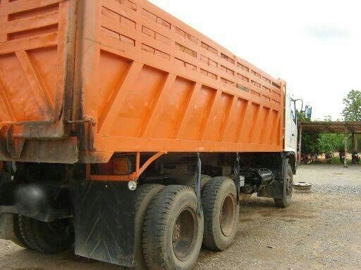 รถฮีโน่ 10  ล้อดั้ม 320 แรงม้า. ปี 48  ( ขายคู่ รถน้ำ. )  สนใจติดต่อ 081 - 6079515