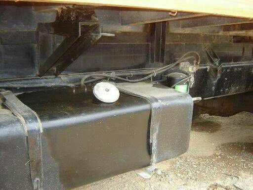 รถฮีโน่ 10  ล้อดั้ม 320 แรงม้า. ปี 48  ( ขายคู่ รถน้ำ. )  สนใจติดต่อ 081 - 6079515