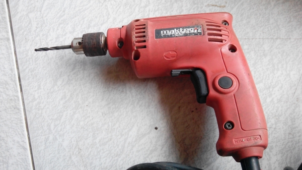 สว่านมือ Maktec รุ่น MT 651 หมุนซ้าย-ขวาได้ เจาะทั่วไปได้  พร้อมใช้งานสายไฟยาวมาก