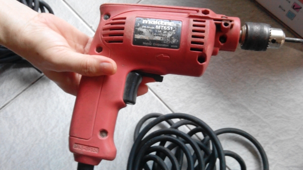 สว่านมือ Maktec รุ่น MT 651 หมุนซ้าย-ขวาได้ เจาะทั่วไปได้  พร้อมใช้งานสายไฟยาวมาก