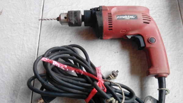 สว่านมือ Maktec ขนาด 430 W. หมุนซ้าย-ขวาได้ เจาะกระแทก ,เจาะทั่วไปได้