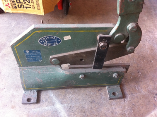 กรรไกรโยกตัดเหล็ก ตัดเหล็กกลมได้ 13 มม. ตัดเหล็กแผ่นได้ 5 มม. มีจุดช่วยผ่อนแรง ตัดได้เบาขึ้น