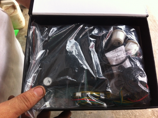 เซ็นเซอร์ถอยหลัง ตรวจจับเวลาถอยหลังแล้วจะส่งเสียงดัง ชนิด 2 จุด ครบชุดในกล่อง พร้อมคู่มือการติดตั้ง