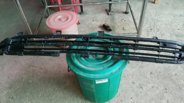 ตะแกรงกลางกันชนหน้าไอ้โม่งหน้าย้อย ตะแกรงกลางกันชนหน้าไอ้โม่งหน้าย้อย