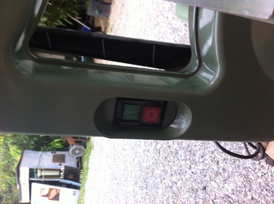 เลื่อยสายพานตั้งโต๊ะ สูง 75 cm.ขนาดมอเตอร์ 350 w. ปรับหน้าโต๊ะเอียงได้ มีอุปกรณ์ครบชุด