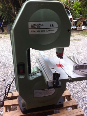 เลื่อยสายพานตั้งโต๊ะ สูง 75 cm.ขนาดมอเตอร์ 350 w. ปรับหน้าโต๊ะเอียงได้ มีอุปกรณ์ครบชุด