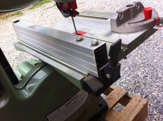 เลื่อยสายพานตั้งโต๊ะ สูง 75 cm.ขนาดมอเตอร์ 350 w. ปรับหน้าโต๊ะเอียงได้ มีอุปกรณ์ครบชุด