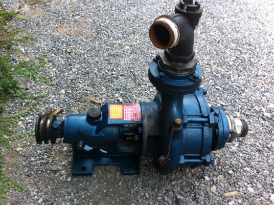 ป้็มน้ำ2-3 ใบพัด ขนาดท่อ 3 นิ้ว ส่งได้แรงมากใช้การส่งกำลังมาขับตัวพลูเลย์ มีห้องหล่อลื่นเพลาด้วยน้ำมัน สภาพพร้อมใช้งานได้เลย