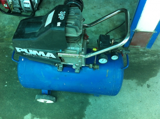 ปั็มลม 3 แรงม้า PUMA เป็นแบบโรตารี่ป้็มลมได้เร็วทันใจ ความจุถัง 50 ลิตร มีชุดปรับแรงดันลมตามที่ต้องการ มีล้อลากเคลื่อนย้านสะดวก ปั็มลม 3 แรงม้า PUMA เป็นแบบโรตารี่ป้็มลมได้เร็วทันใจ ความจุถัง 50 ลิตร มีชุดปรับแรงดันลมตามที่ต้องการ มีล้อลากเคลื่อนย้านสะดวก