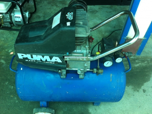 ปั็มลม 3 แรงม้า PUMA เป็นแบบโรตารี่ป้็มลมได้เร็วทันใจ ความจุถัง 50 ลิตร มีชุดปรับแรงดันลมตามที่ต้องการ มีล้อลากเคลื่อนย้านสะดวก