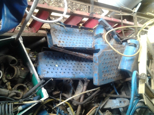 ขายบันไดรถฟอดของนอกแท้แบบอันกว้างนะมีหลายคู่ คู่ละ1500