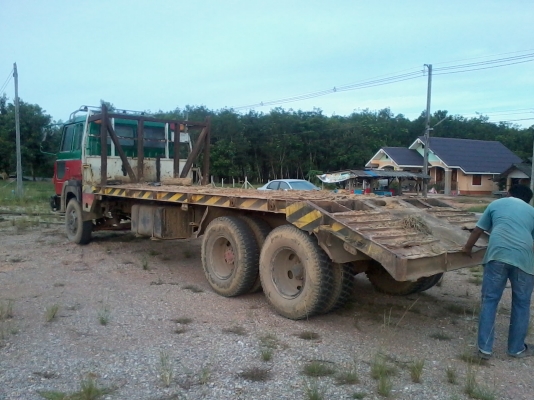 10 อีโน่เพลาเดียว  8 สูบ  300  แรงม้า ระบบไฟฟ้ายกหัว  (ท้ายเป็ดหรือท้าลาด)  พร้อมใช้งาน เล่มพร้อม..