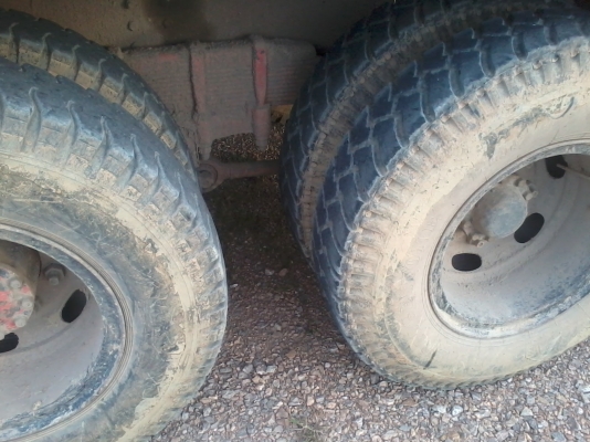 10 อีโน่เพลาเดียว  8 สูบ  300  แรงม้า ระบบไฟฟ้ายกหัว  (ท้ายเป็ดหรือท้าลาด)  พร้อมใช้งาน เล่มพร้อม..