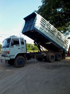 บริการรถ10ล้อ รถพ่วง รับจ้างส่งหิน ดิน ทราย ถมที่ วิ่งร่วม