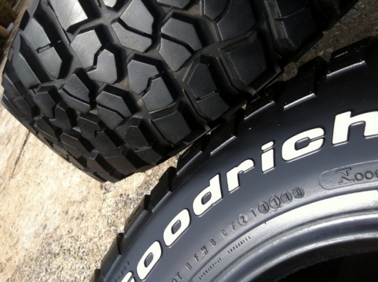 ขายยาง BF Goodrich Mud-terrain KM2 265 75 r16 ดอกลึกๆ ขายยาง BF Goodrich Mud-terrain KM2 265 75 r16 ดอกลึกๆ