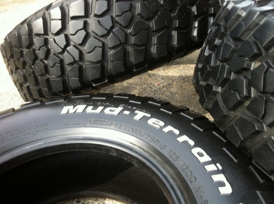 ขายยาง BF Goodrich Mud-terrain KM2 265 75 r16 ดอกลึกๆ ขายยาง BF Goodrich Mud-terrain KM2 265 75 r16 ดอกลึกๆ