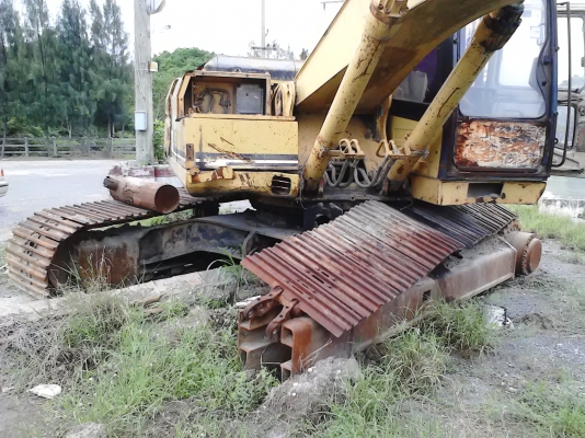 ชายเป็นอะไหล่ ครับ CAT325 ใข้งานมา 9000 ชั่วโมง ครับสภาพ 90\%