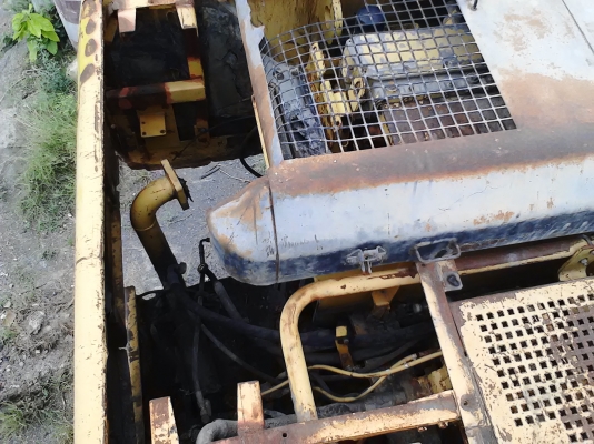 ชายเป็นอะไหล่ ครับ CAT325 ใข้งานมา 9000 ชั่วโมง ครับสภาพ 90\%