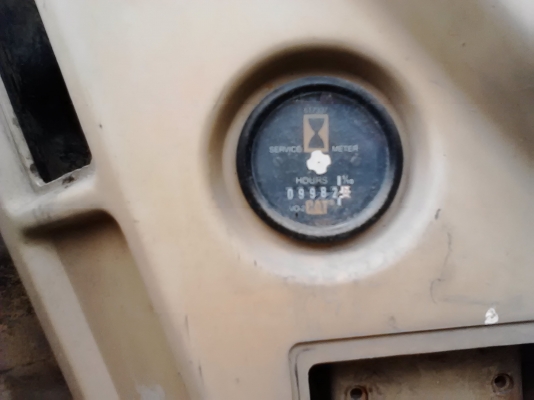ชายเป็นอะไหล่ ครับ CAT325 ใข้งานมา 9000 ชั่วโมง ครับสภาพ 90\%