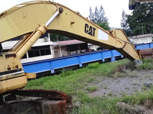 ชายเป็นอะไหล่ ครับ CAT325 ใข้งานมา 9000 ชั่วโมง ครับสภาพ 90\%