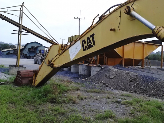 ชายเป็นอะไหล่ ครับ CAT325 ใข้งานมา 9000 ชั่วโมง ครับสภาพ 90\%