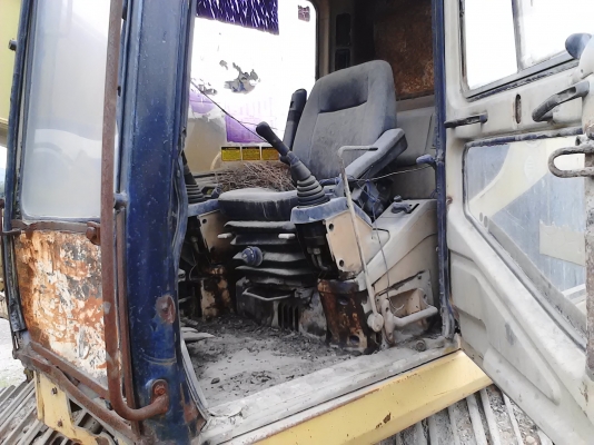 ชายเป็นอะไหล่ ครับ CAT325 ใข้งานมา 9000 ชั่วโมง ครับสภาพ 90\%